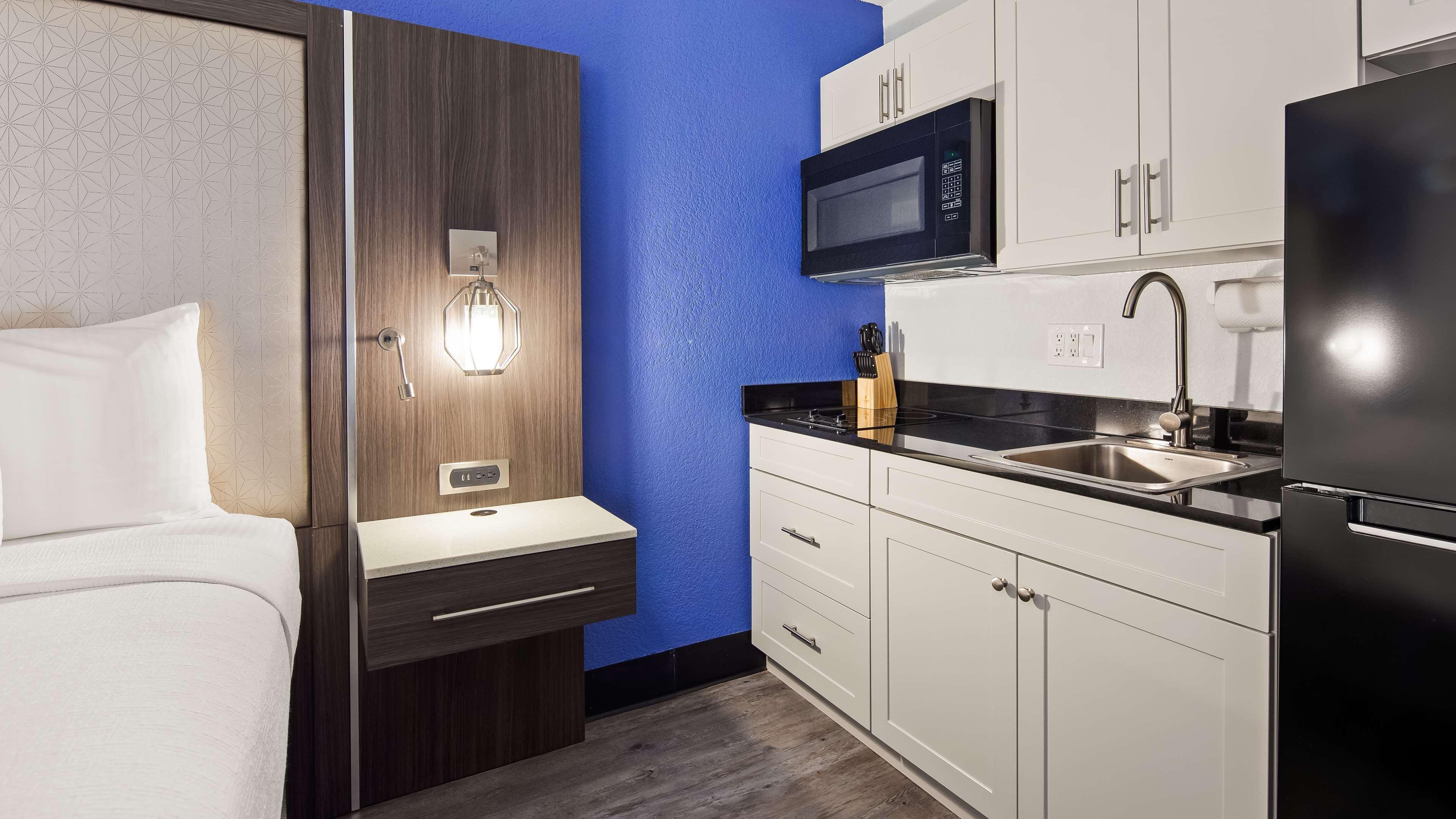 Best Western Plus Executive Residency Denver-Central Park Hotel Exterior photo