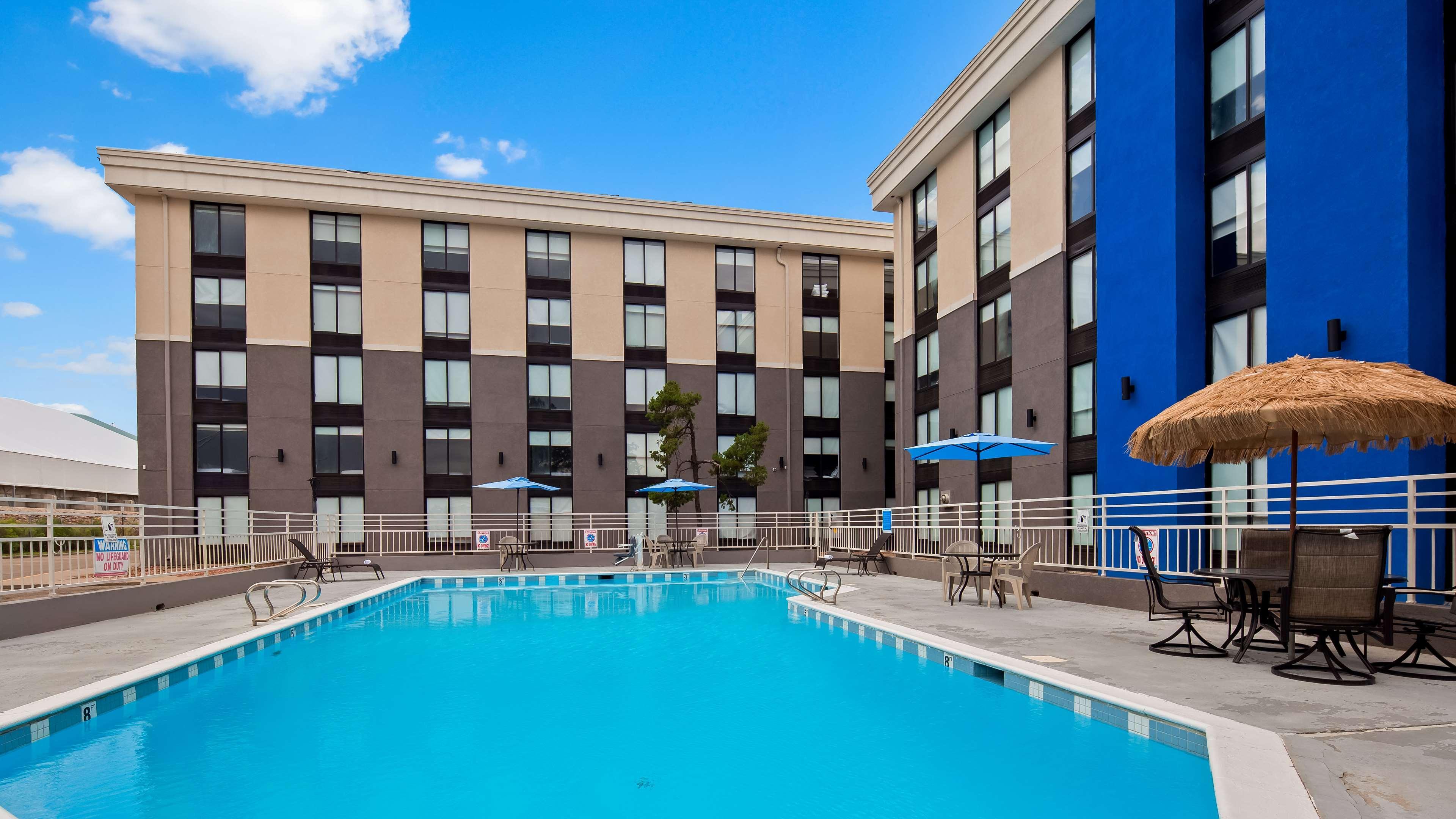 Best Western Plus Executive Residency Denver-Central Park Hotel Exterior photo